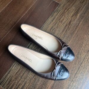 Chanel Women's Two-Tone Leather Flats